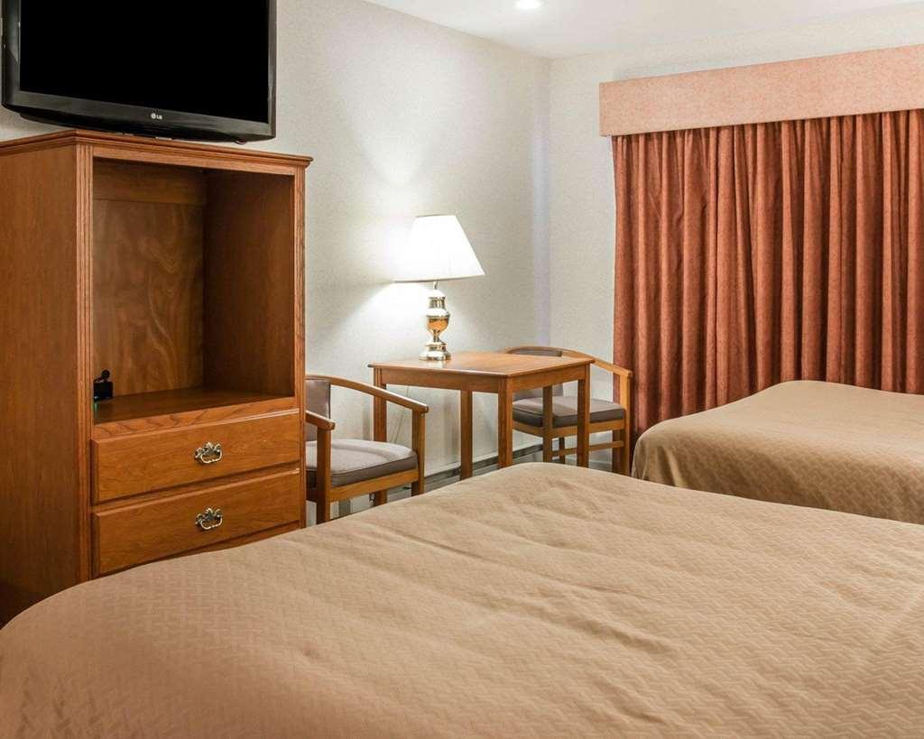 Quality Inn & Suites Mackinaw City Beachfront Zimmer foto
